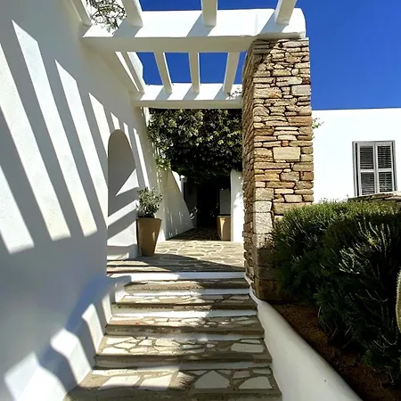 Xenoulya In Villa Páros